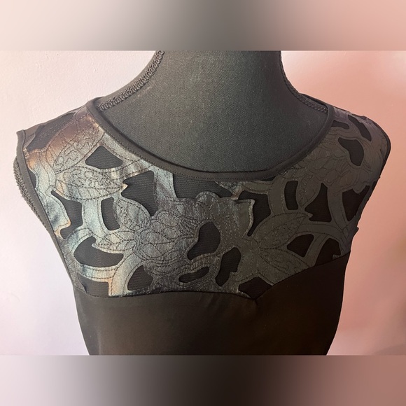 Ricki’s black sleeveless top with pattern Size L - Picture 2 of 5